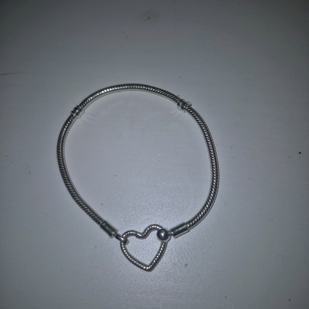 Elegant Silver Heart Bracelet